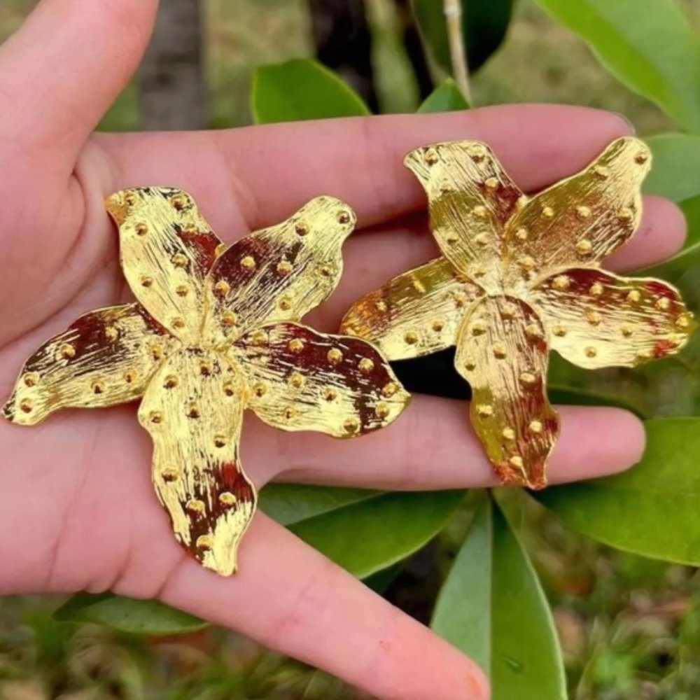NEW! Starfish Anthro Statement Earrings - Picture 6 of 6